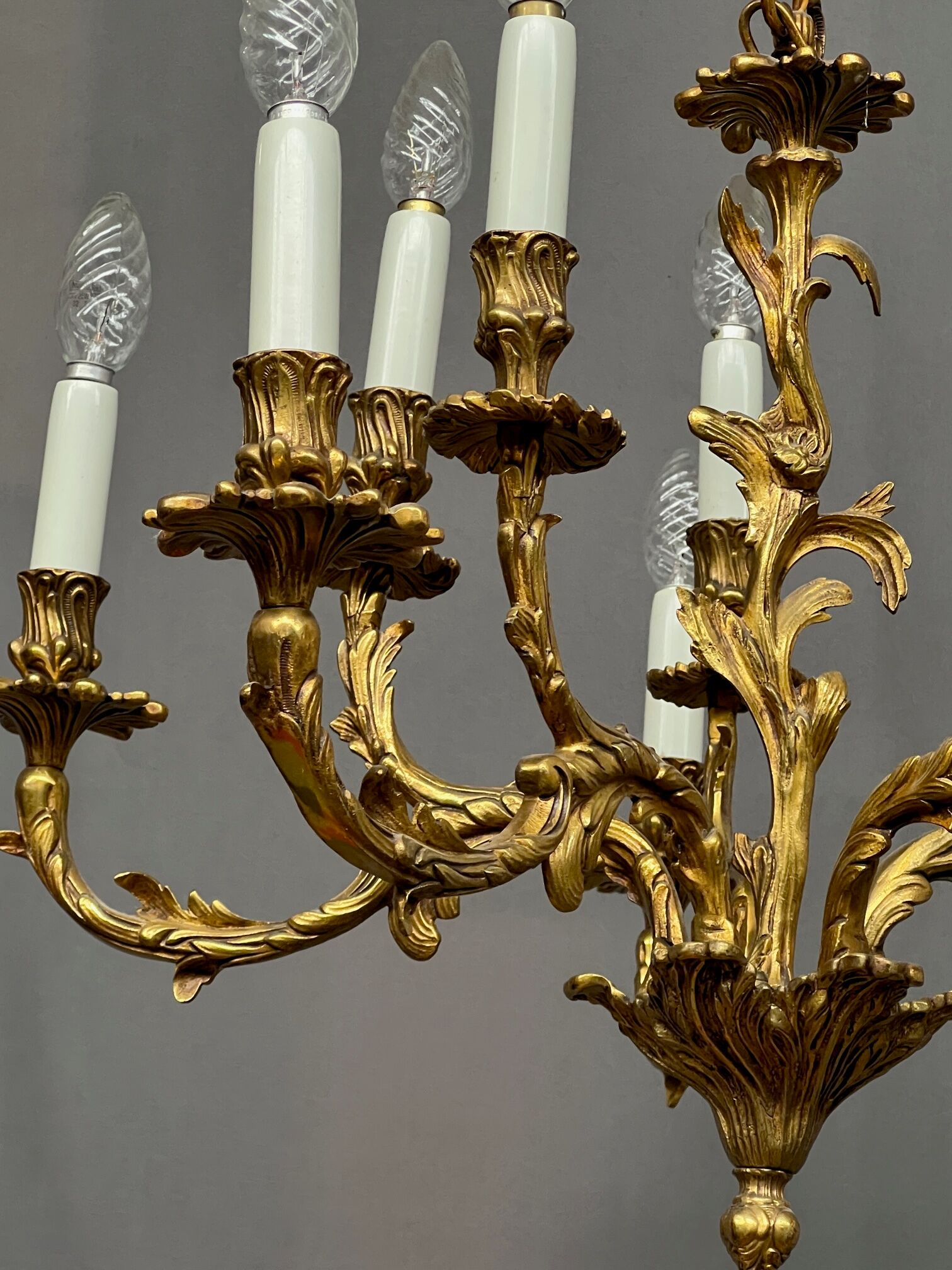 Lustre rococo. Bronze doré massif.