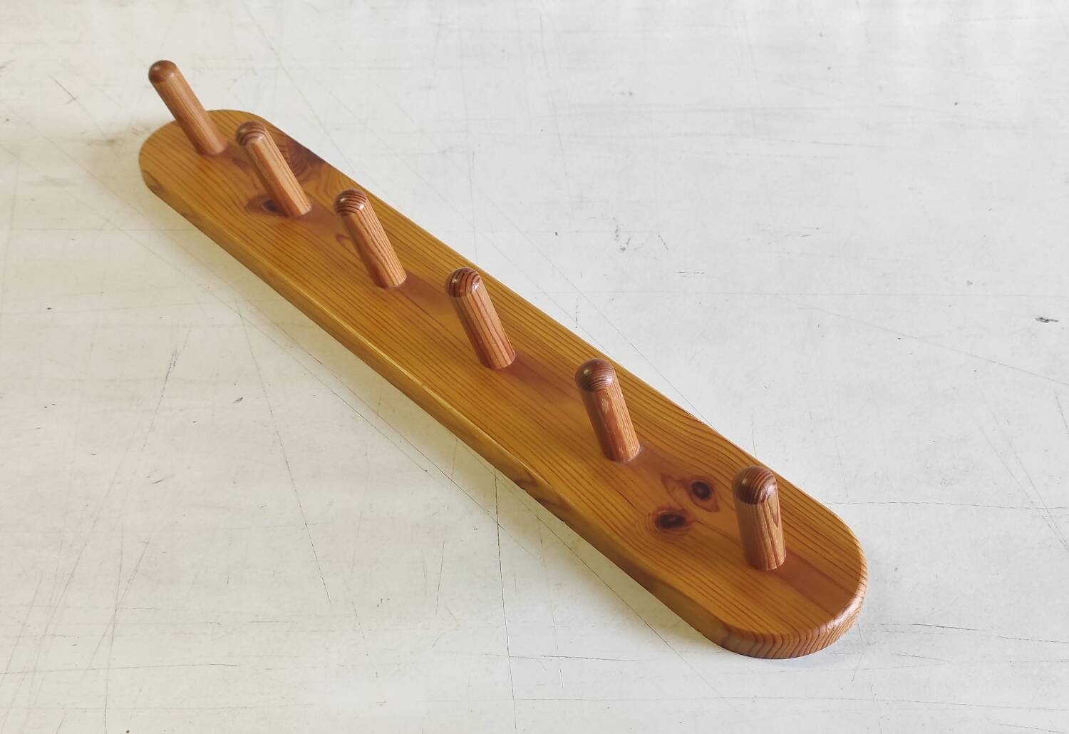 Wall-mounted coat rack in solid pine - 1970s/80s