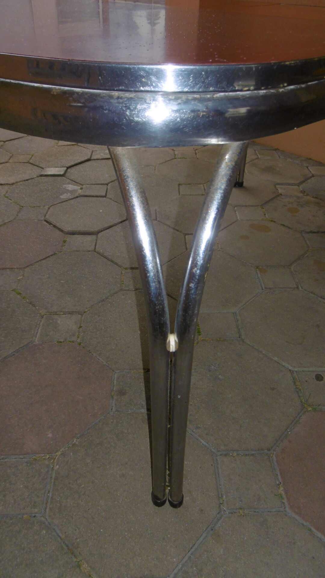 Vintage table of the 60s in red formica and chrome legs