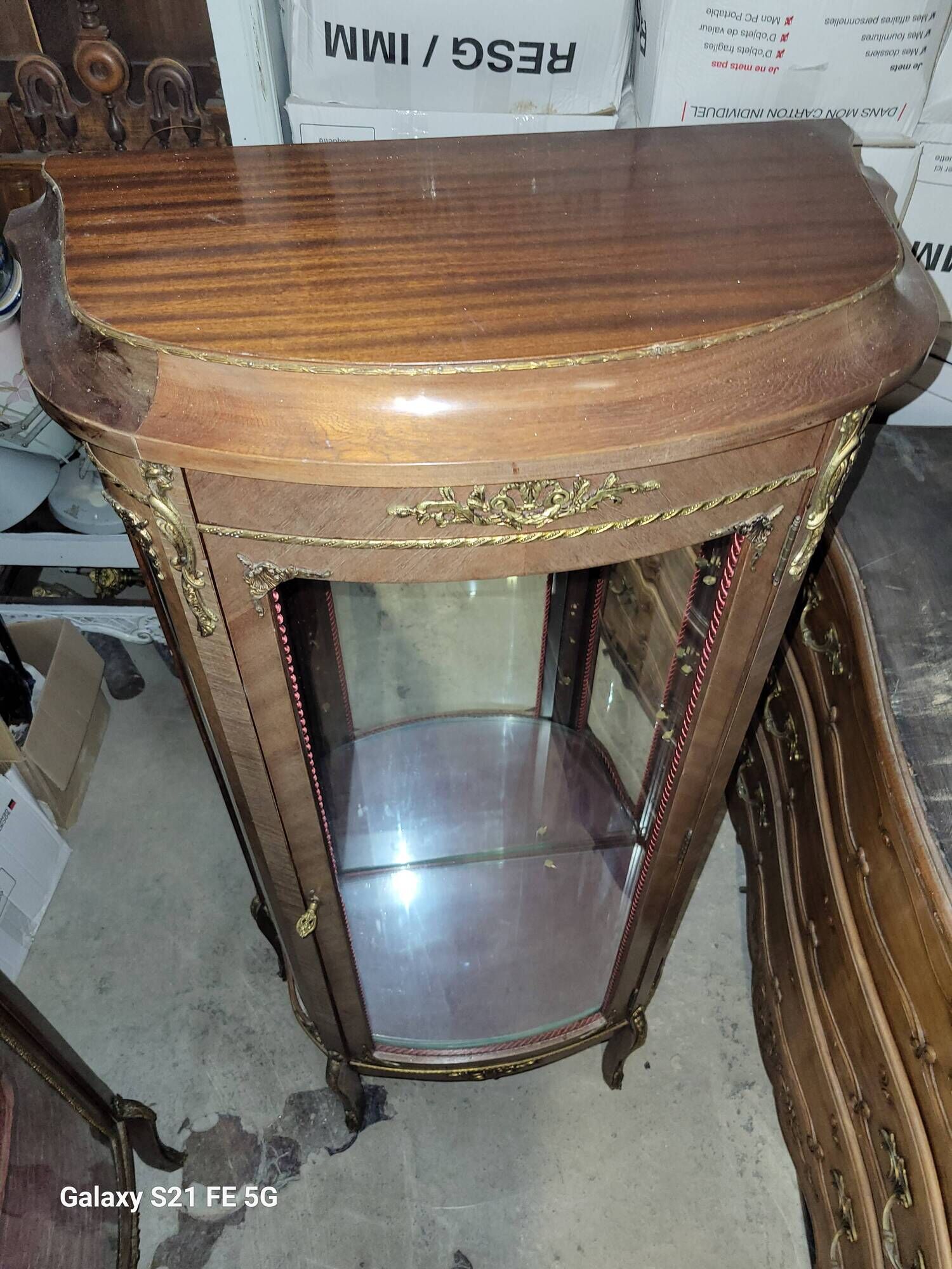 Display cabinet LXVI in walnut