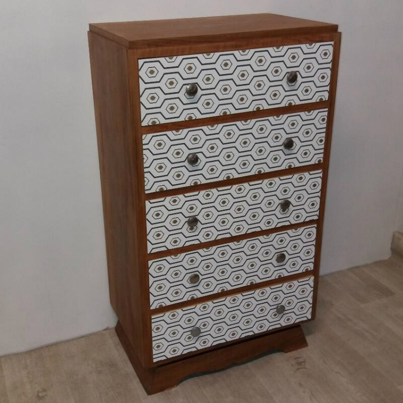 Dresser to the 1940s