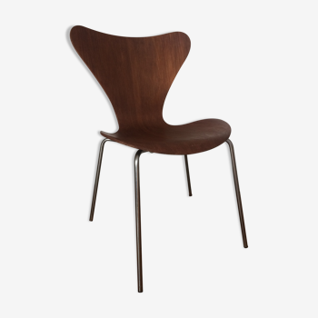 Series 7 chair by Arne Jacobsen first series