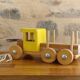 Camion de transport en bois vintage
