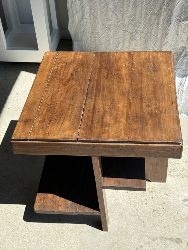 Table d'appoint carrée piètement quadripode à entretoise de style moderniste