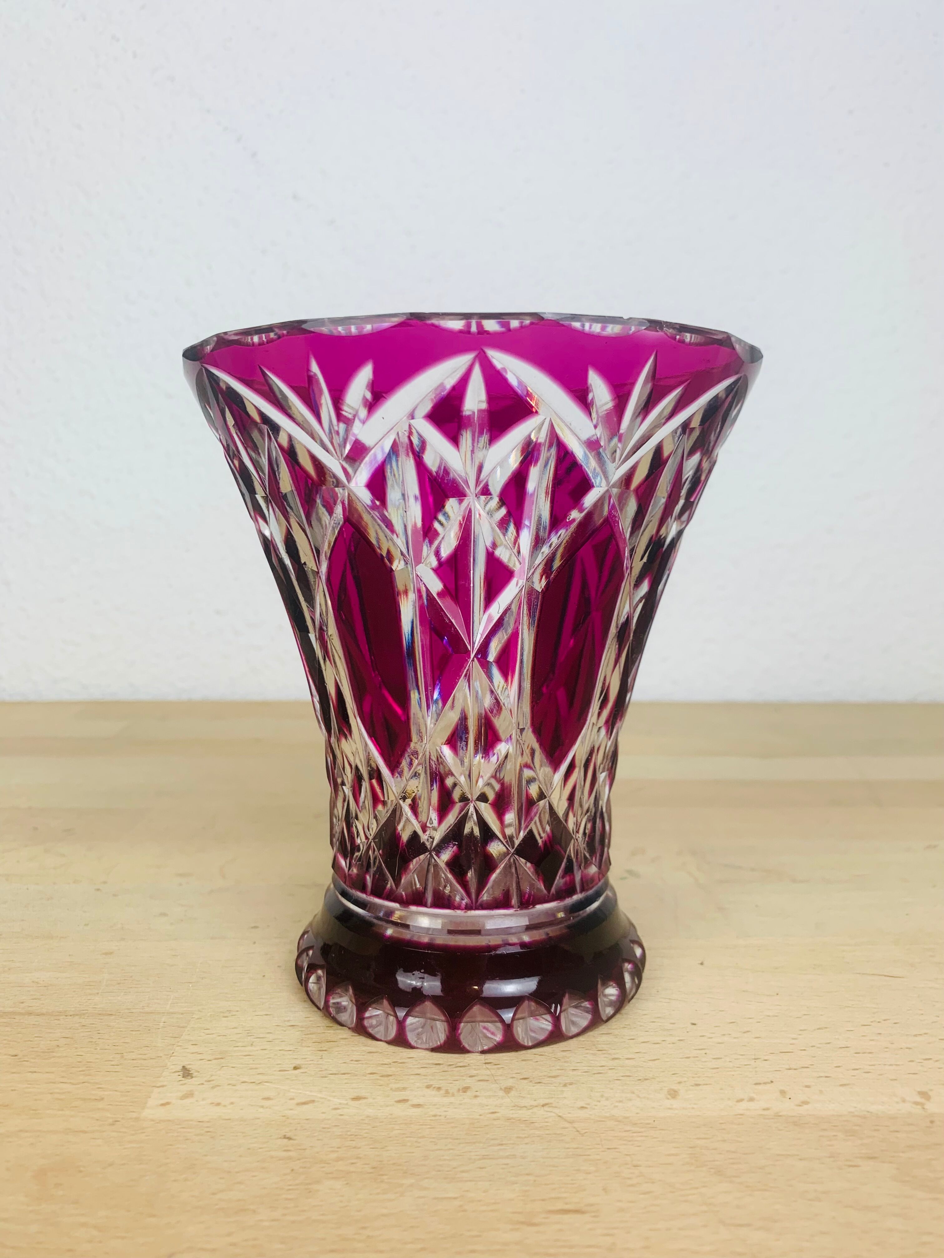 Crystal vase of Saint Louis red