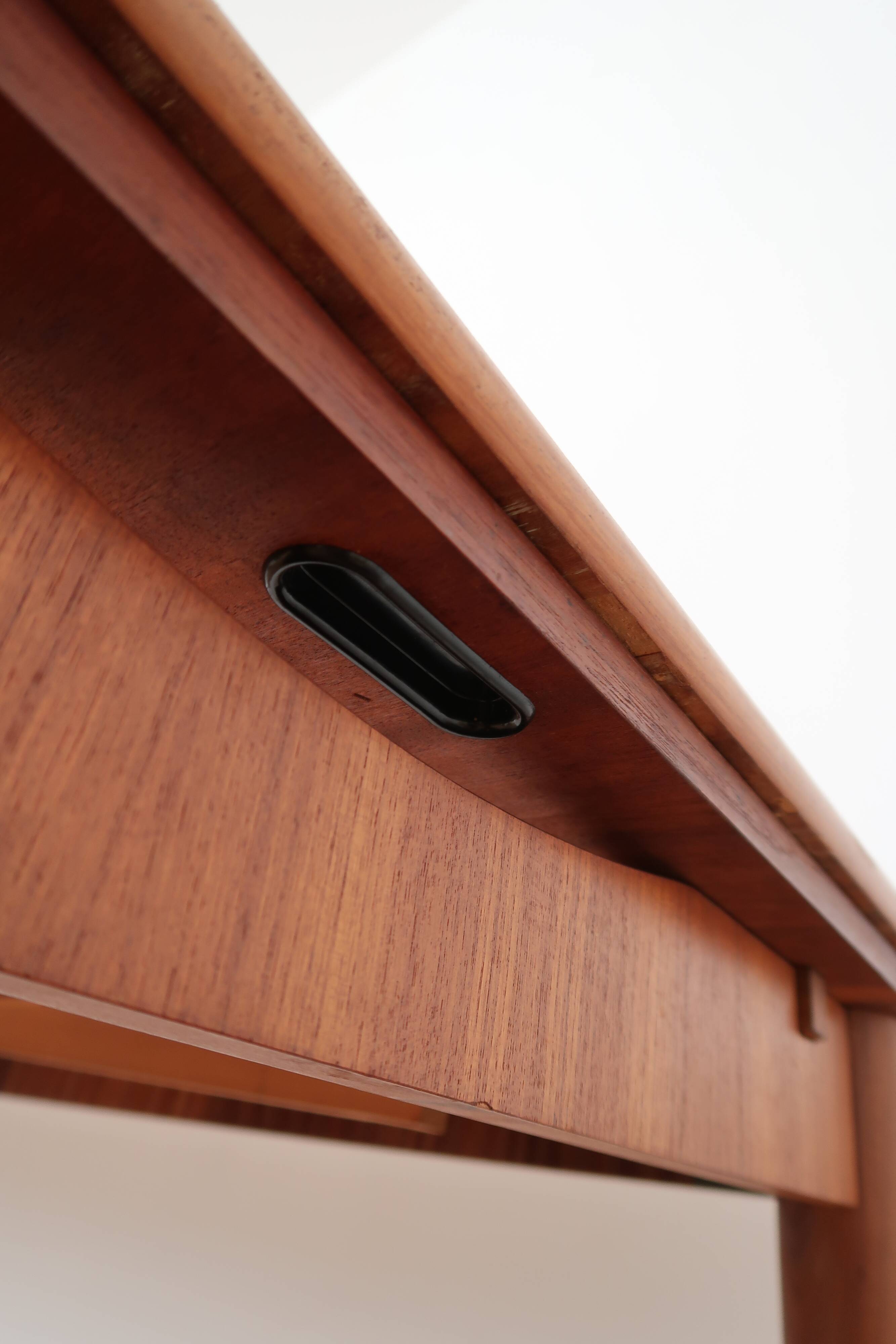 Scandinavian stretch teak table