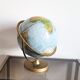 Globe terrestre en relief en laiton vintage
