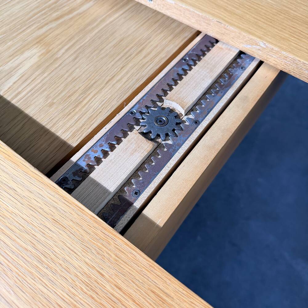 Extendable oak table 'Ann series', Van den Berghe-Pauvers, Belgium, 1970s
