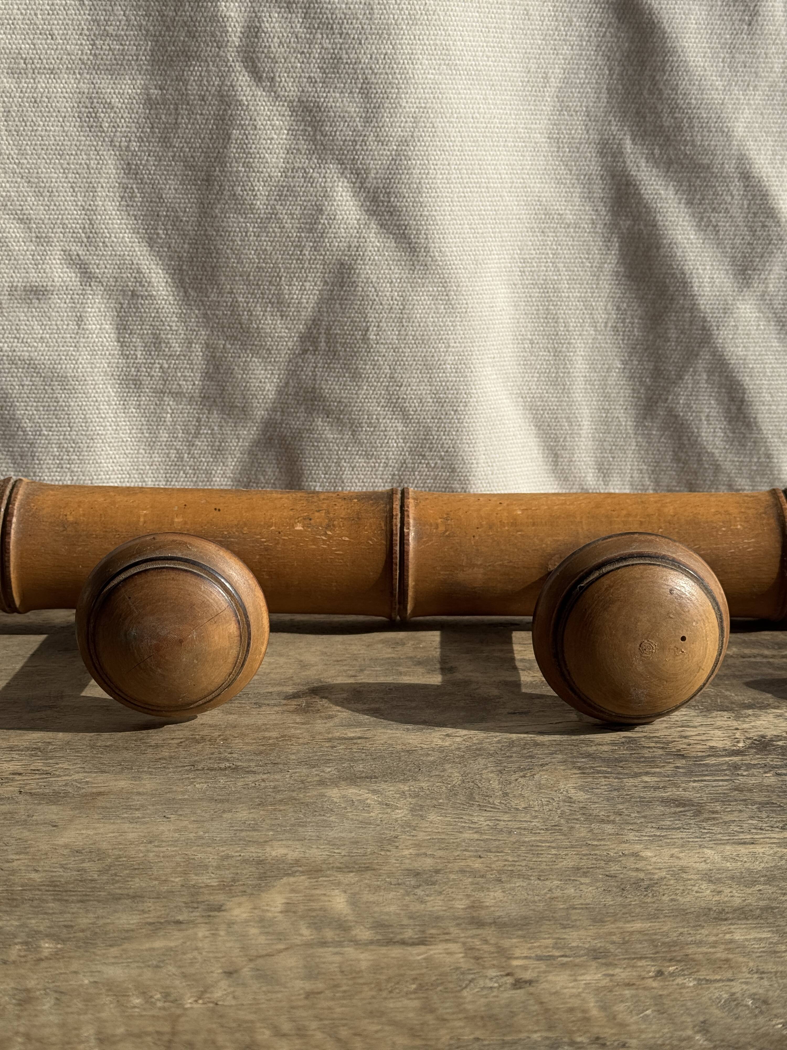 Large vintage wooden coat rack with 6 bamboo effect hooks L79