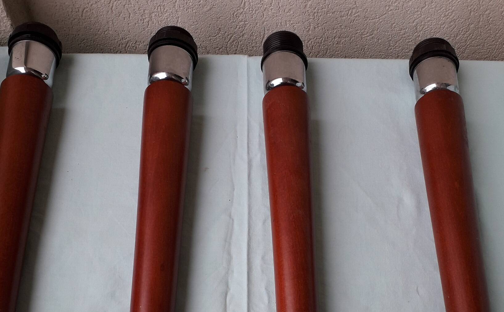 4 appliques en bois et métal chromé
