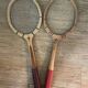 Paire de raquettes de tennis en bois années 50
