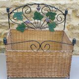 Wicker planter holder