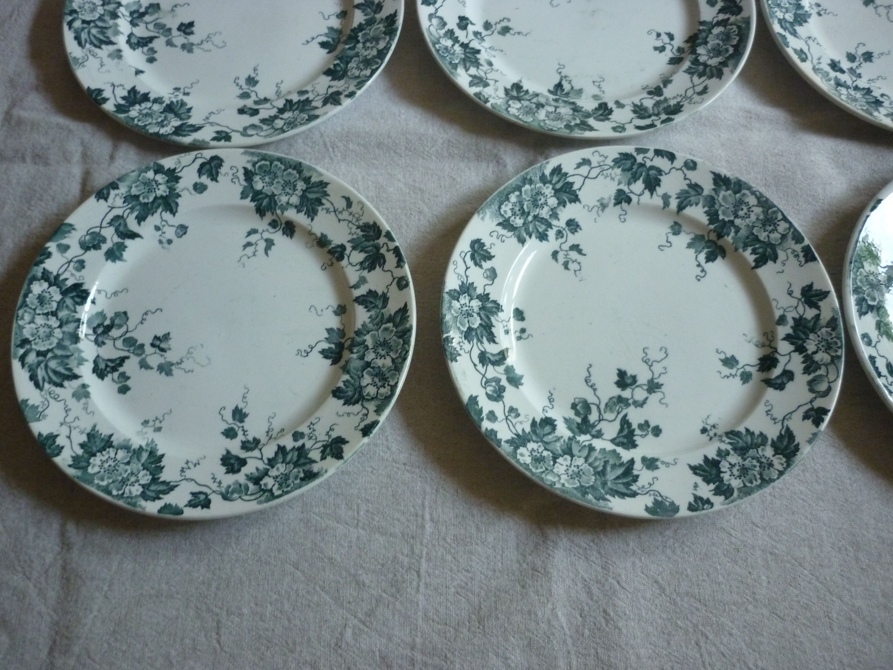 Suite de 6 assiettes a dessert St Amand