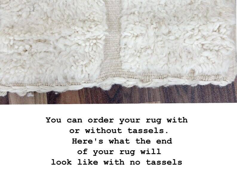 Moroccan rug in natural wool 250cm x 150cm