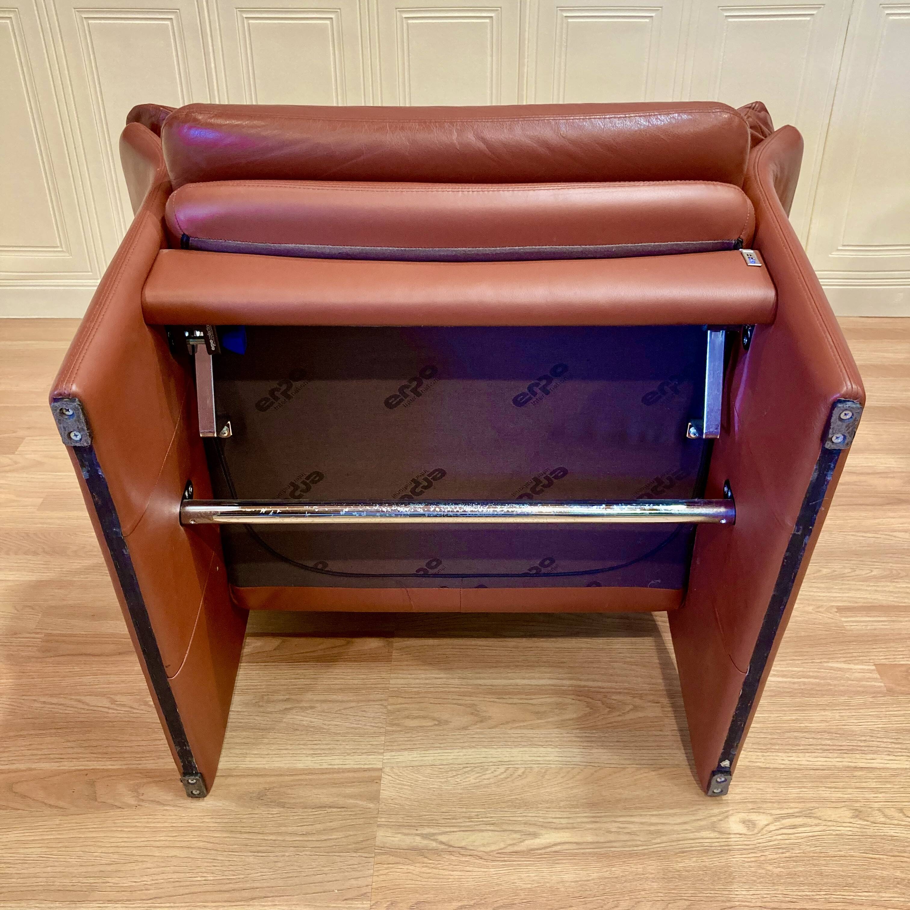Fauteuil design cuir ajustable et modulable.