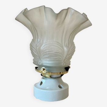 Applique murale ou lampe art déco porcelaine et opaline tulipe verre plissé griffe laiton