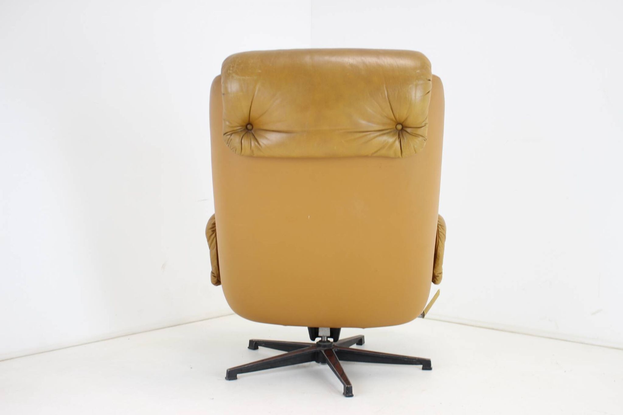 Midcentury Swivel Leather Armchair, Peem, Finland, 1970s
