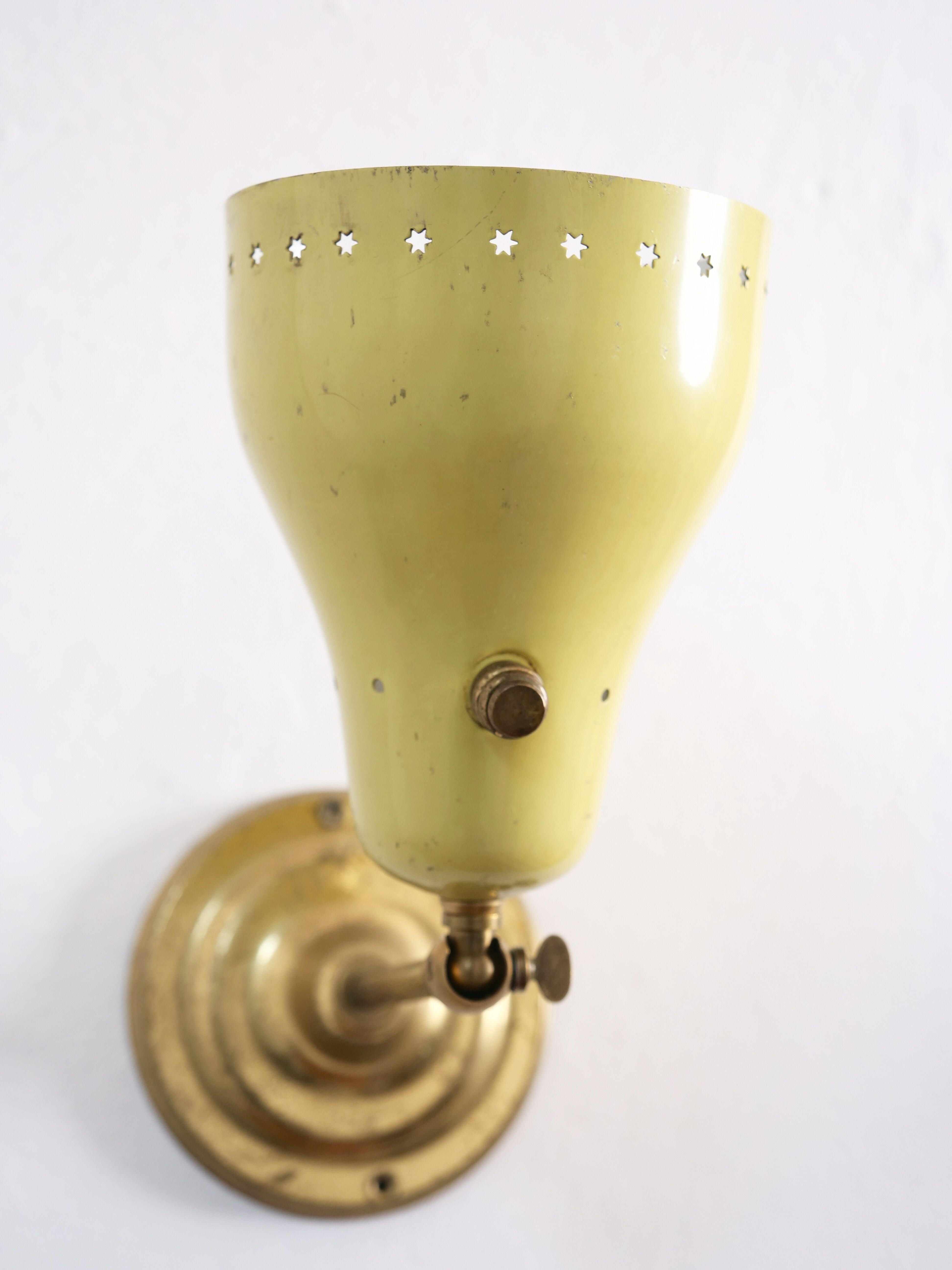 Wall lamp inlaiton and pale yellow lacquered metal