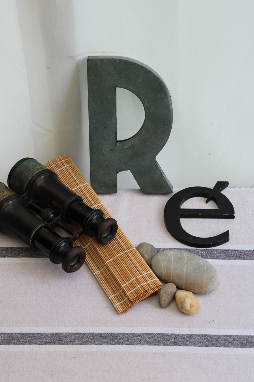 Set of 2 letters of sign