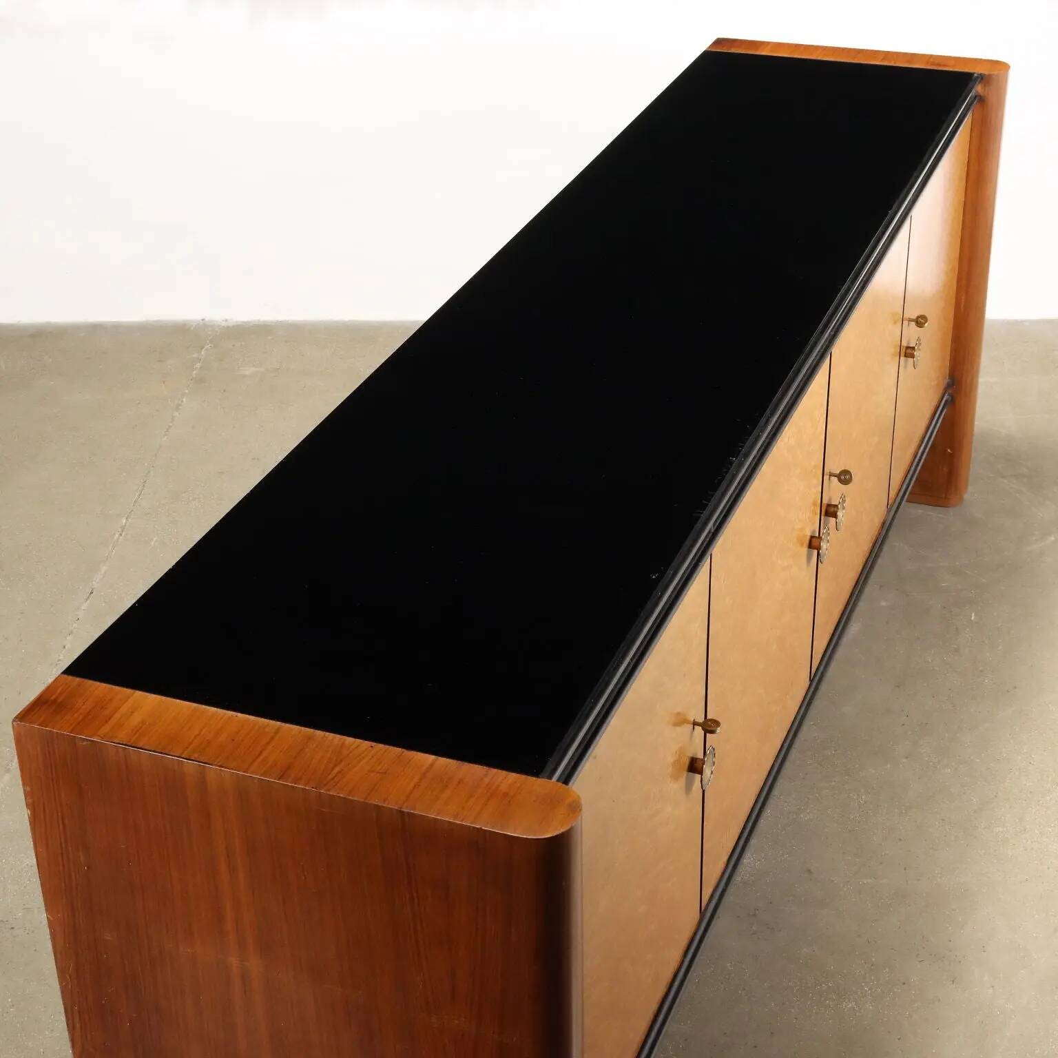 Vintage buffet Palazzi dell'Arte Cantù in walnut veneer, Italy, 1940s.