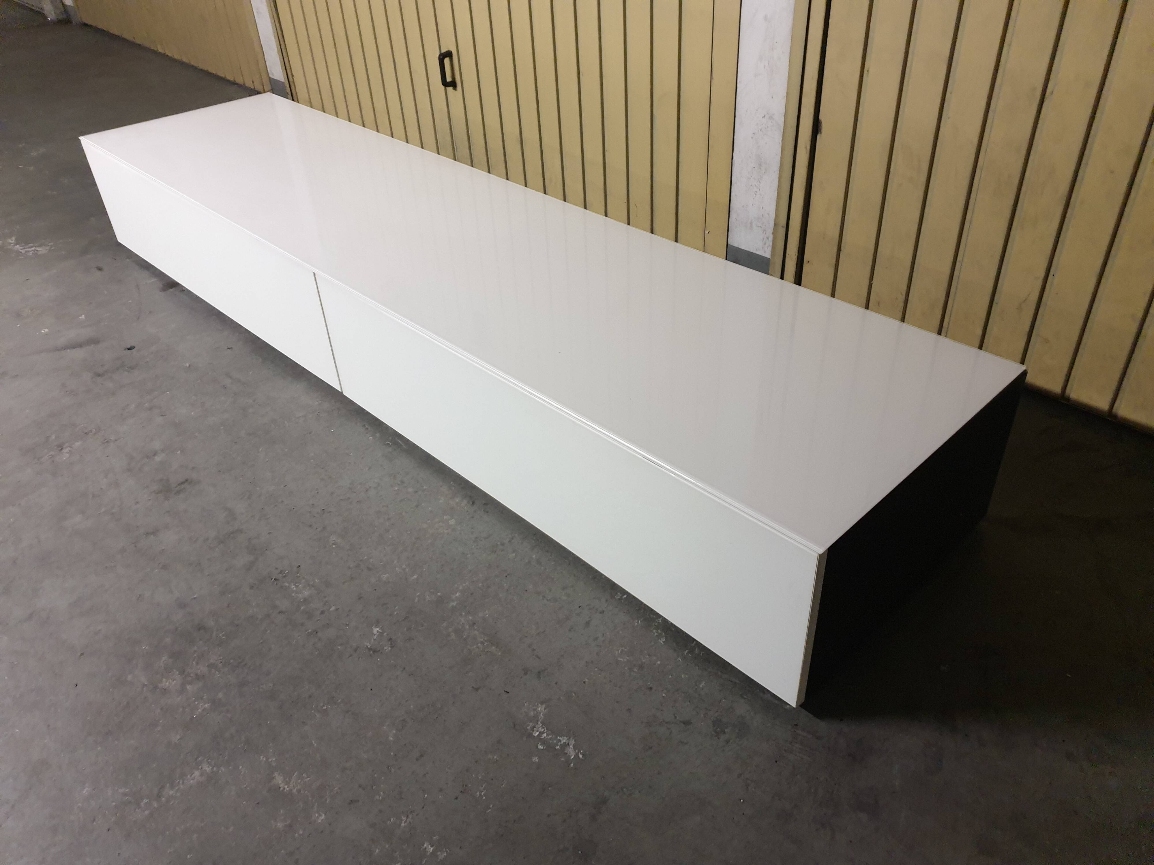 Low sideboard Lago white lacquered 2000