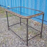 Table avec ancien hublot de bateau en  laiton avec piètement en fer / 110 X 70 X 76 cm