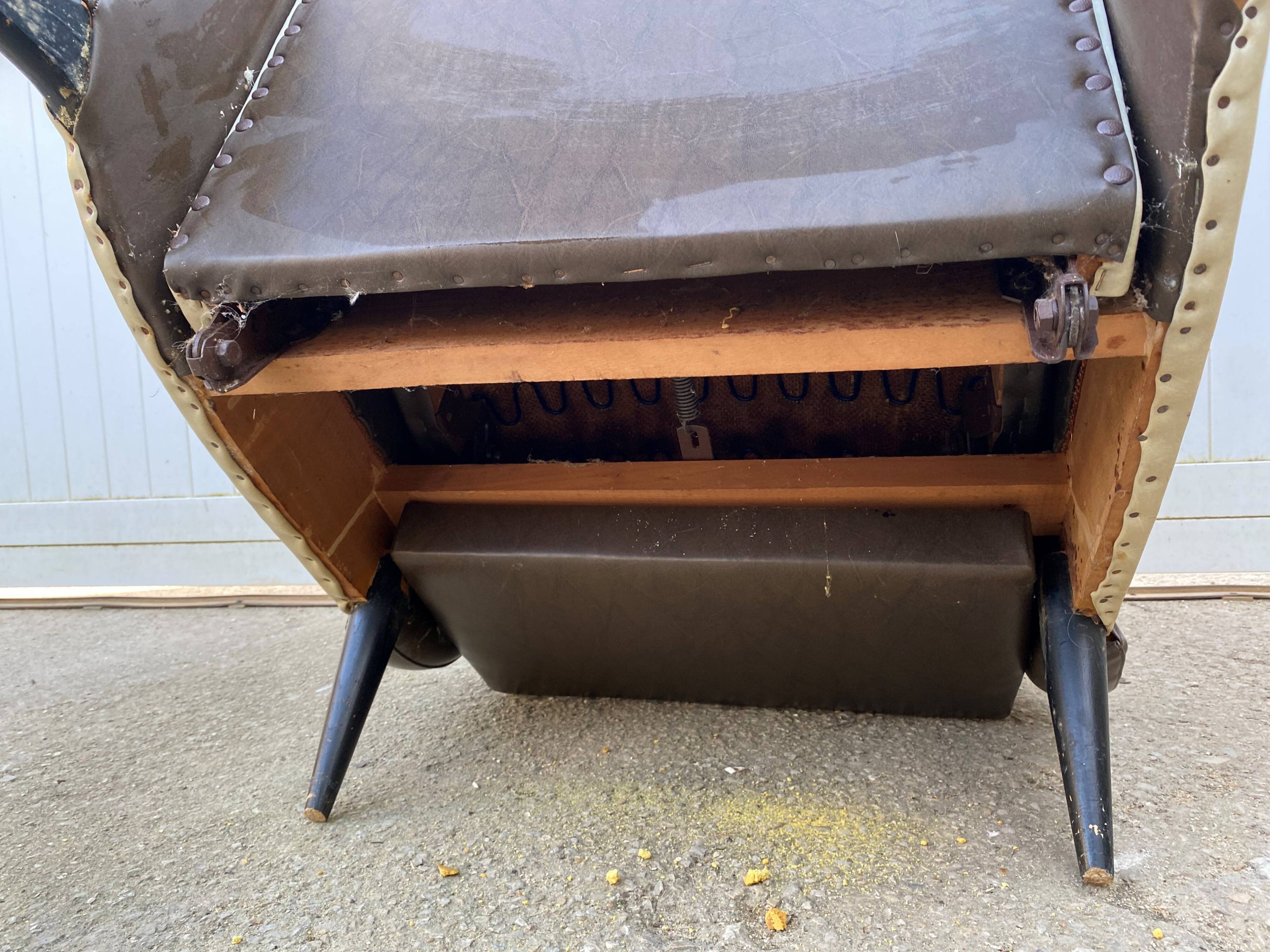 Vintage 50 faux leather reclining lounge chair with footrest