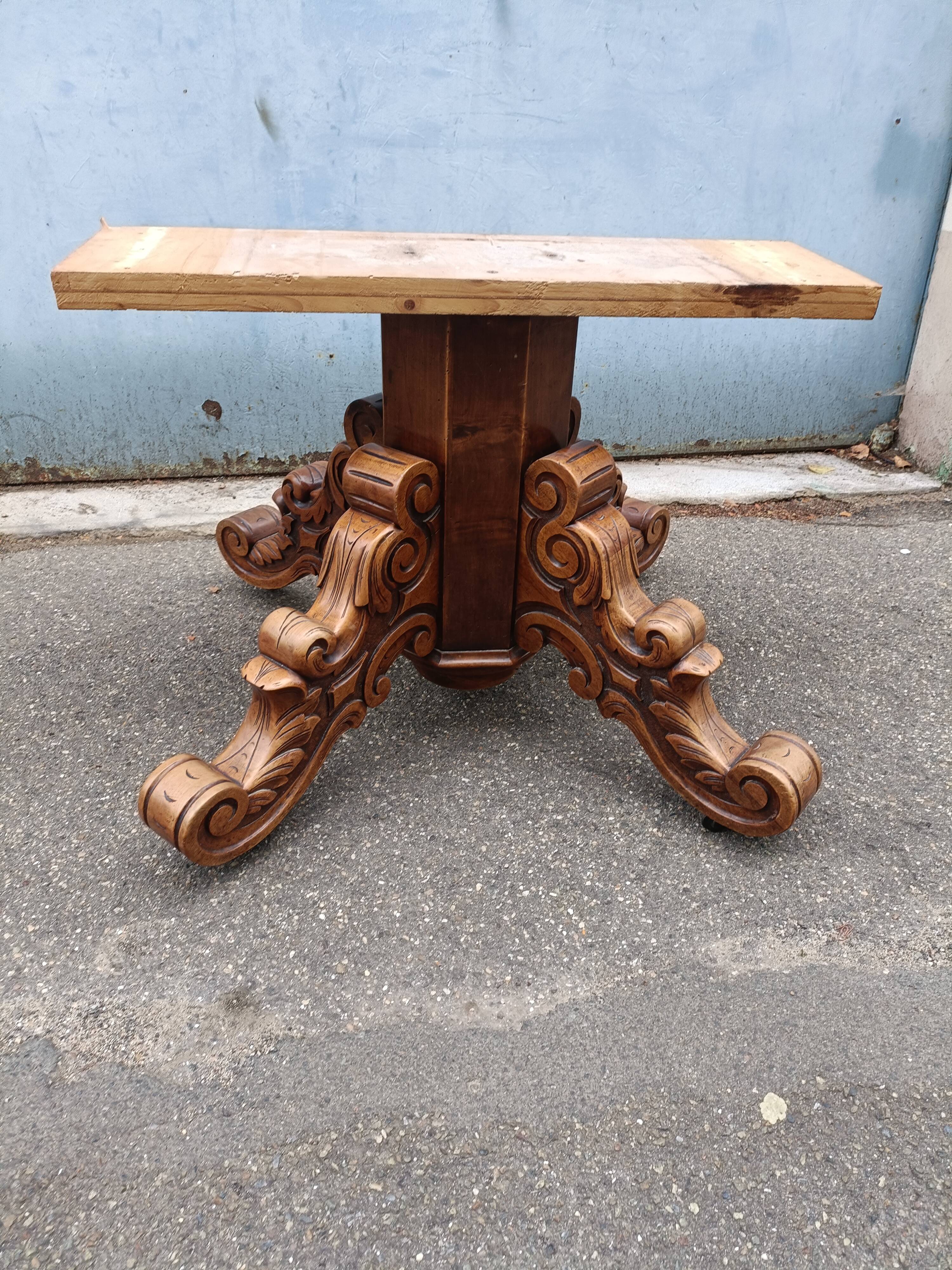 Oval dining room table early xxth walnut