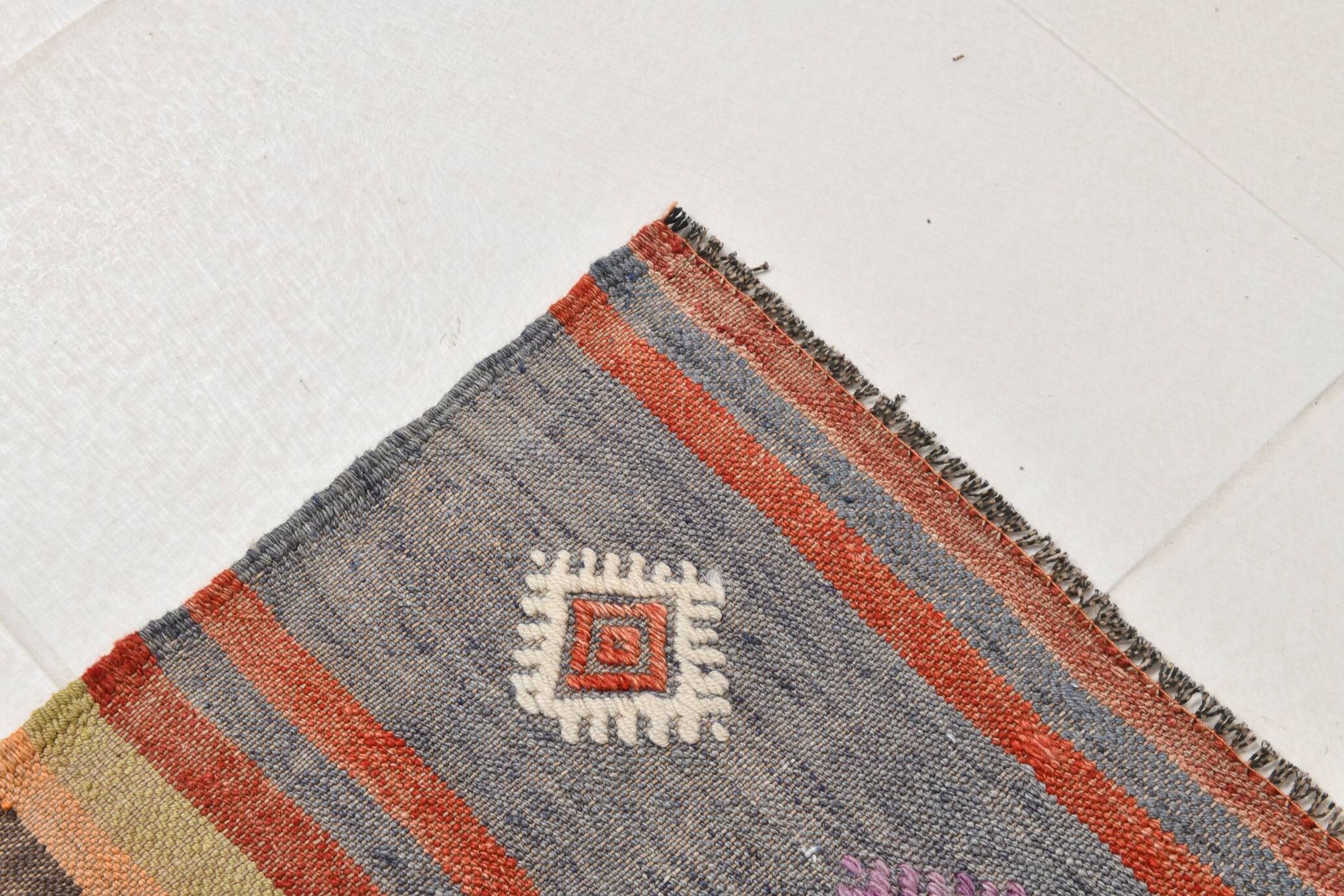 5x7 Tile Red & Grey Kilim Rug, Handwoven Vintage Kilim Rug, 140x221Cm