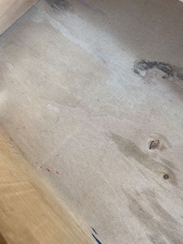 Commode vintage aérogommée, pieds compas