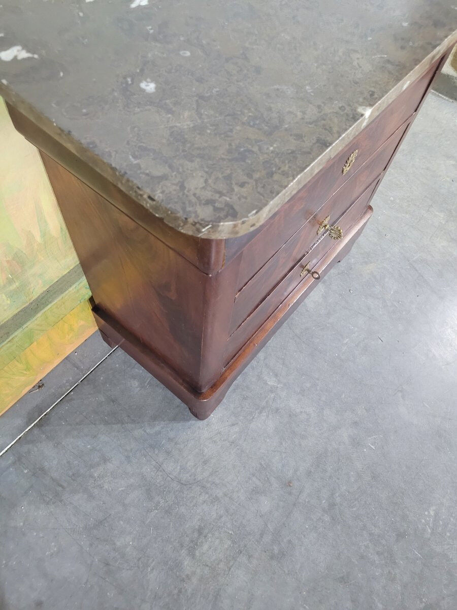 Small mahogany Louis Philippe chest of drawers