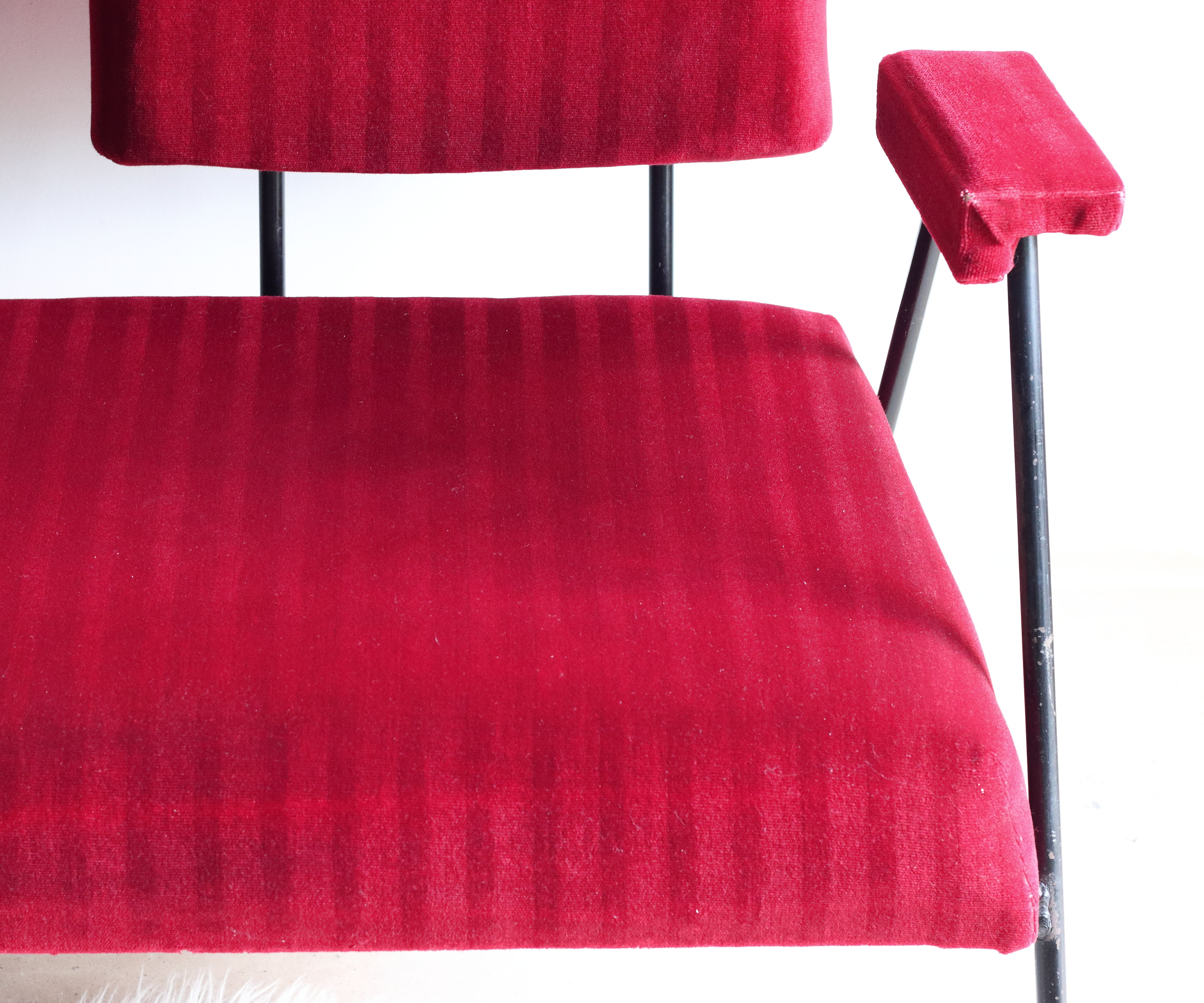 60s design sofa in metal and red velvet