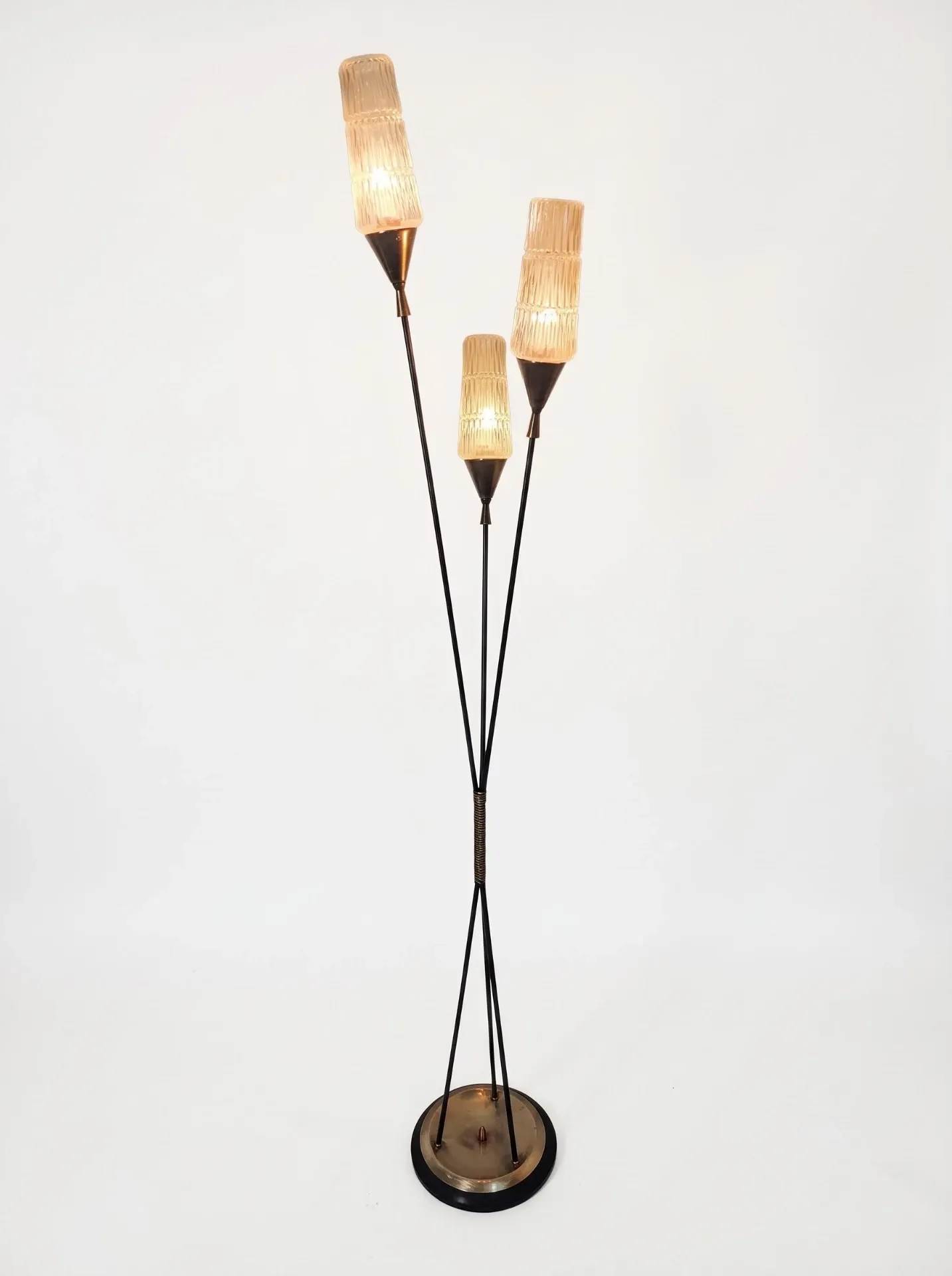 Vintage 3-light floor lamp from the 1960s.