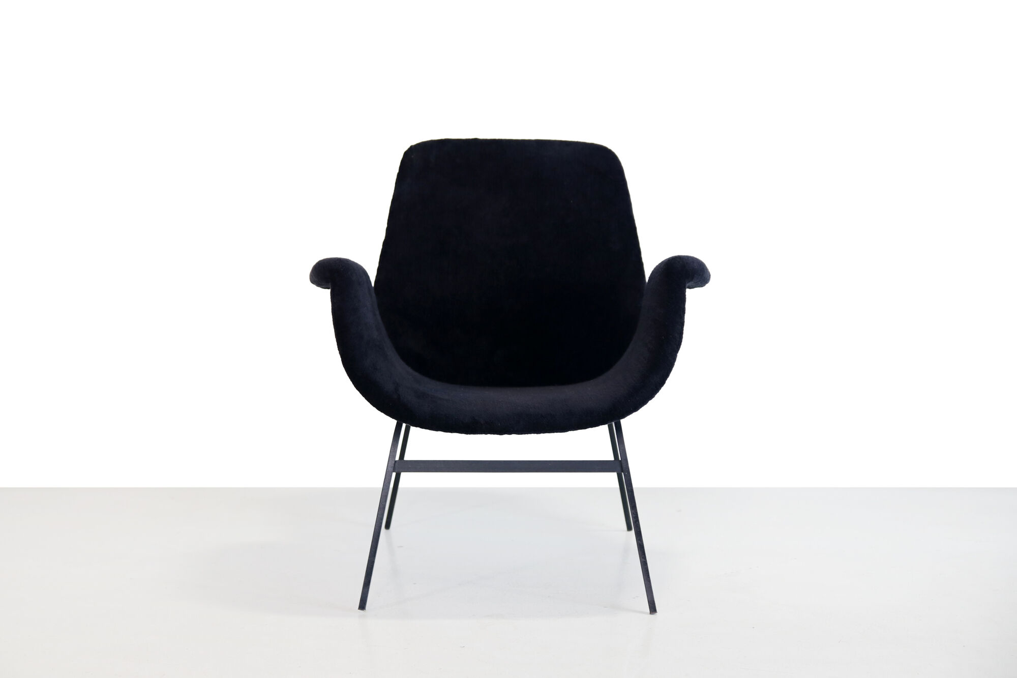 Vintage Italian armchair in black velvet attributed to Gastone Rinaldi