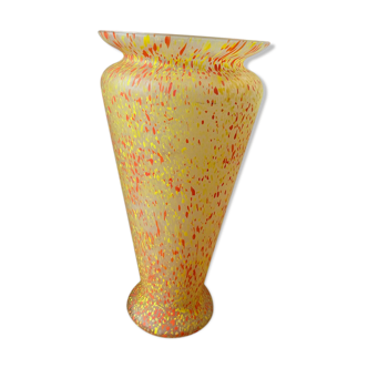 Vase moucheté en pâte de verre