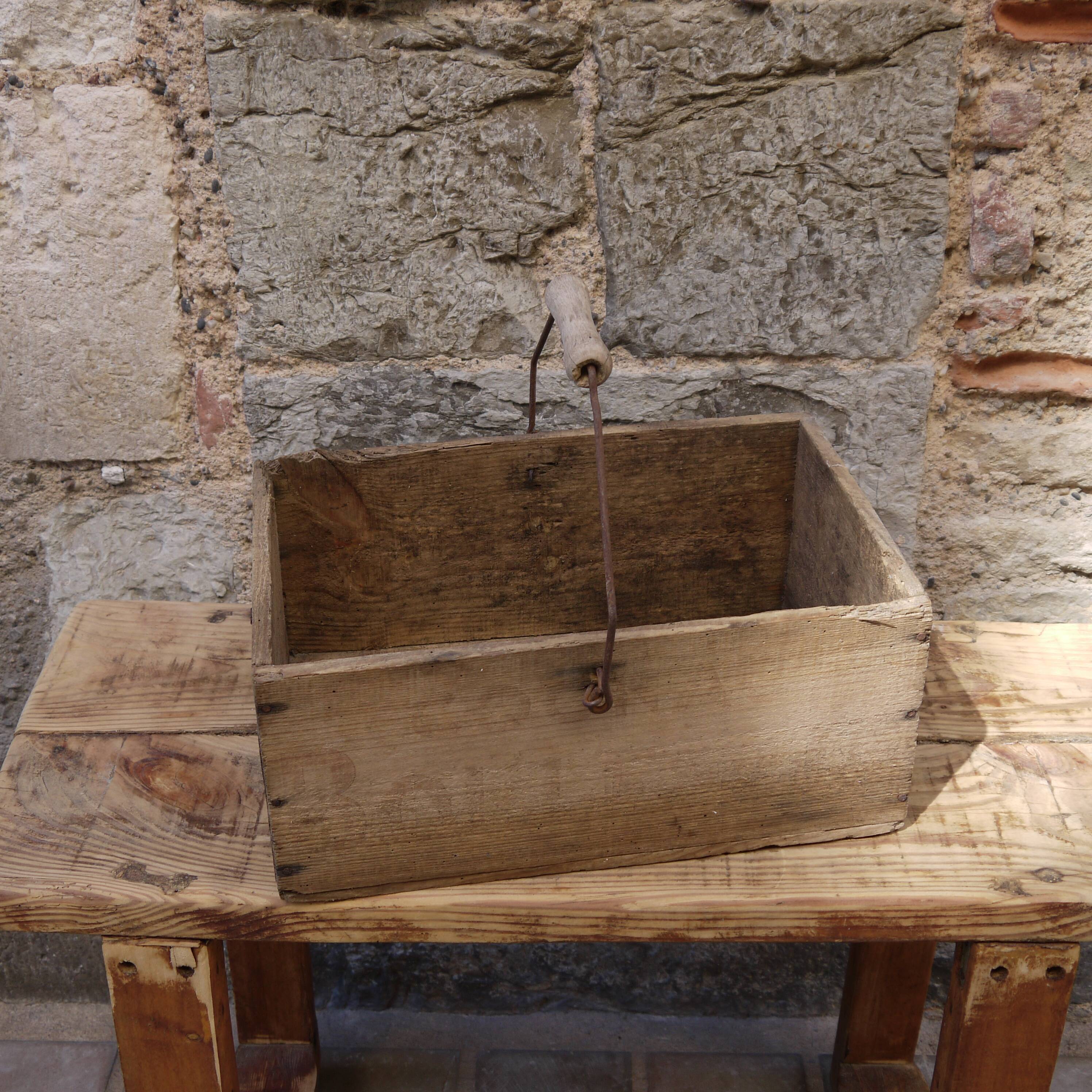 Wooden crate with handle