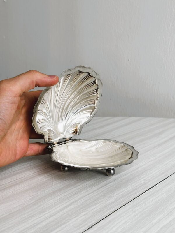 boîte coquillage en métal argenté et verre travaillé