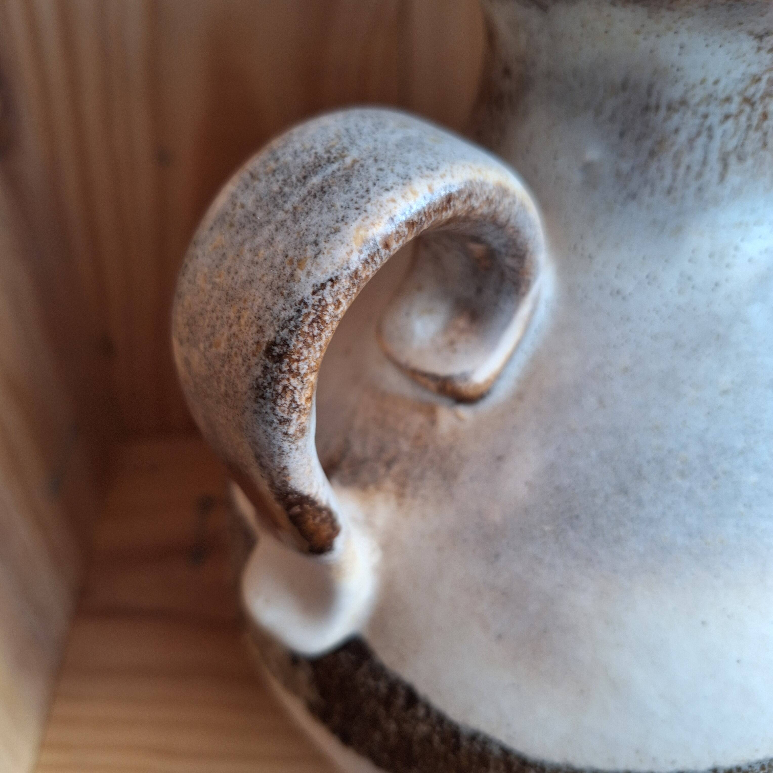 Vintage ceramic vase/pot