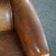 Fauteuil en cuir de mouton magnifiquement vieilli avec des couleurs époustouflantes et une assise très confortable