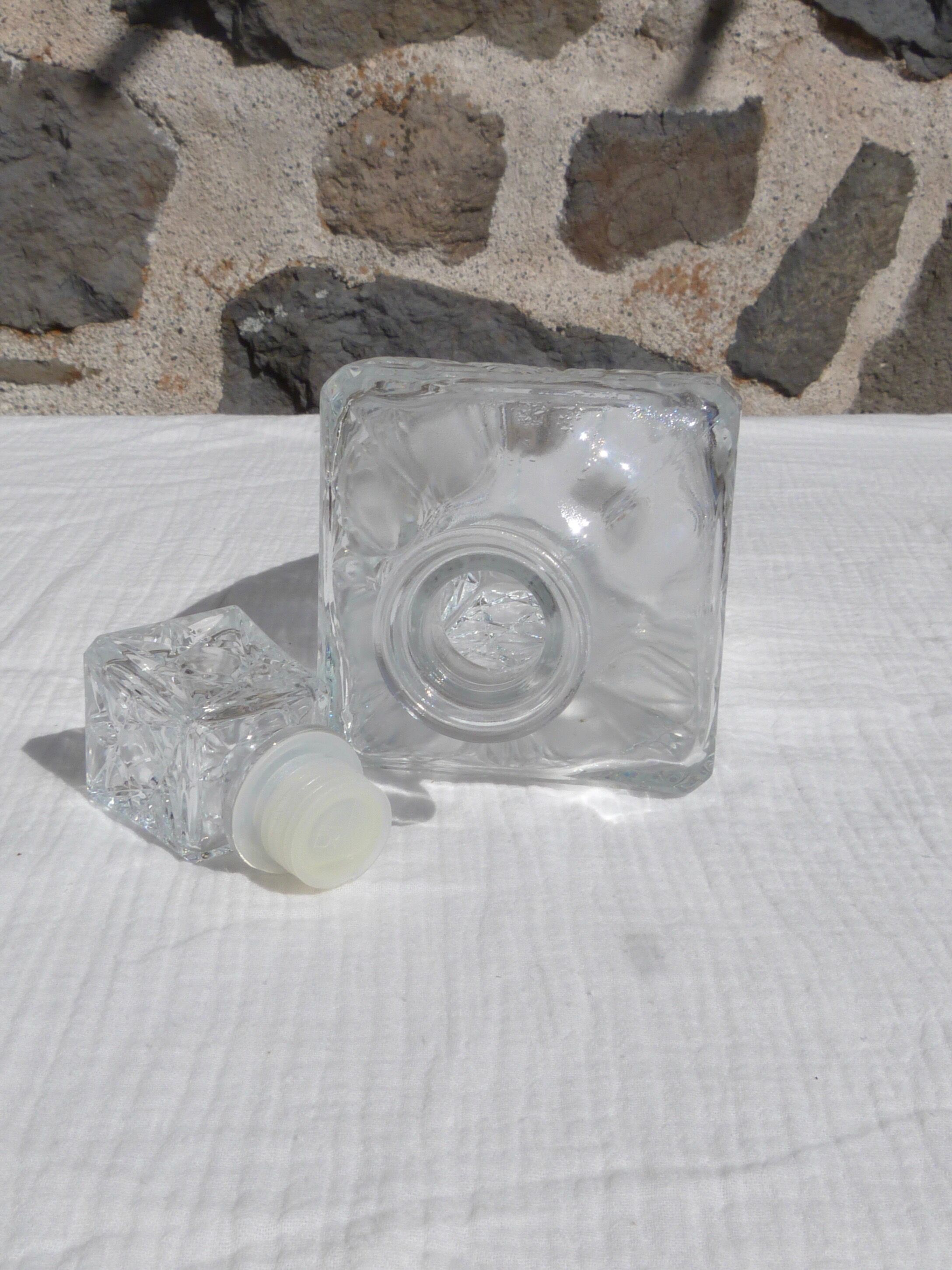 Glass whisky decanter