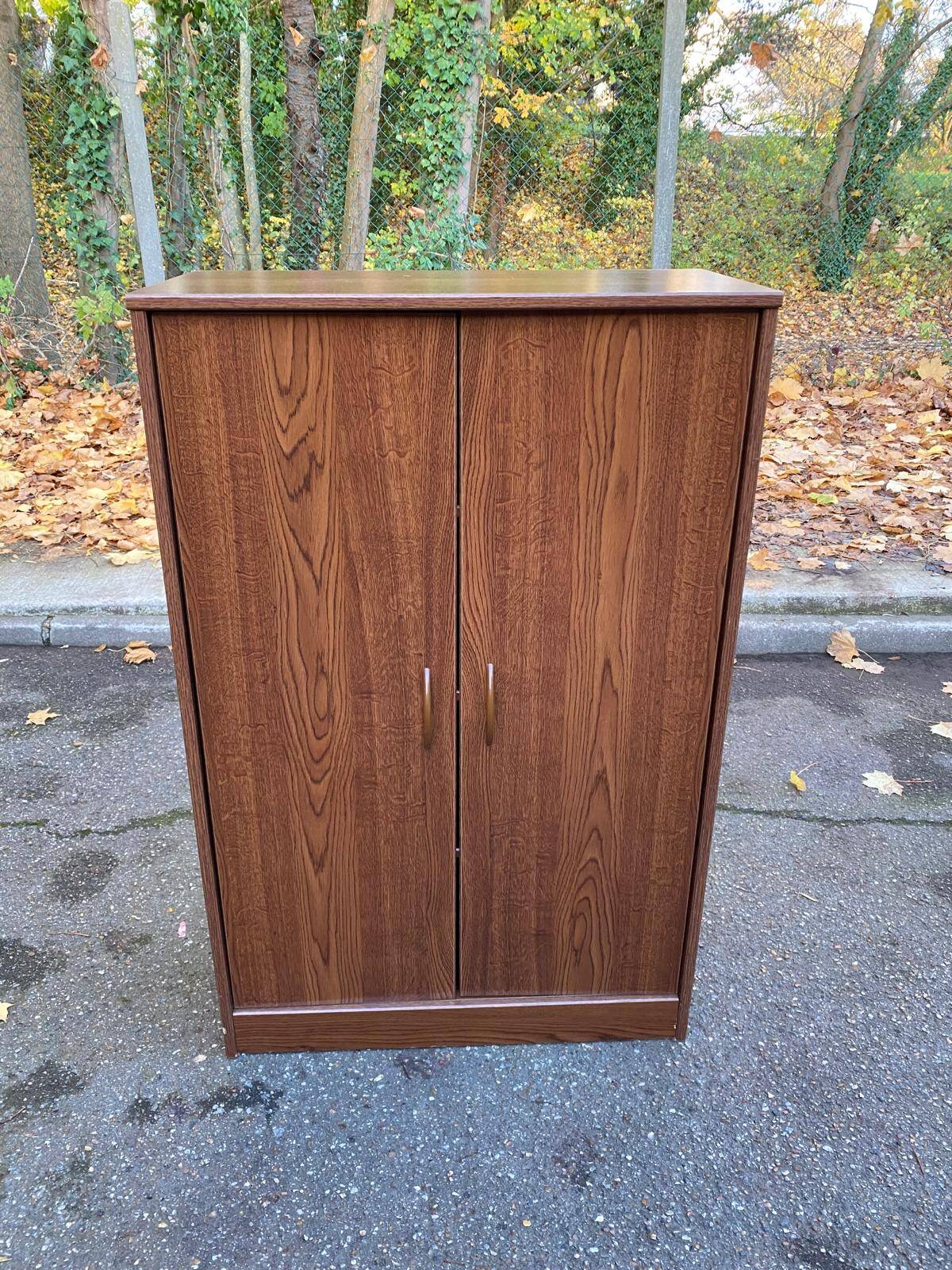 Petite armoire de style scandinave en placage effet teck