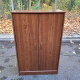 Petite armoire de style scandinave en placage effet teck