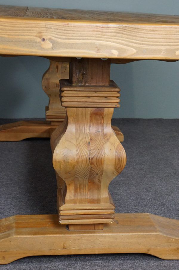 Robust speaking monastery table