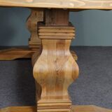 Robust speaking monastery table