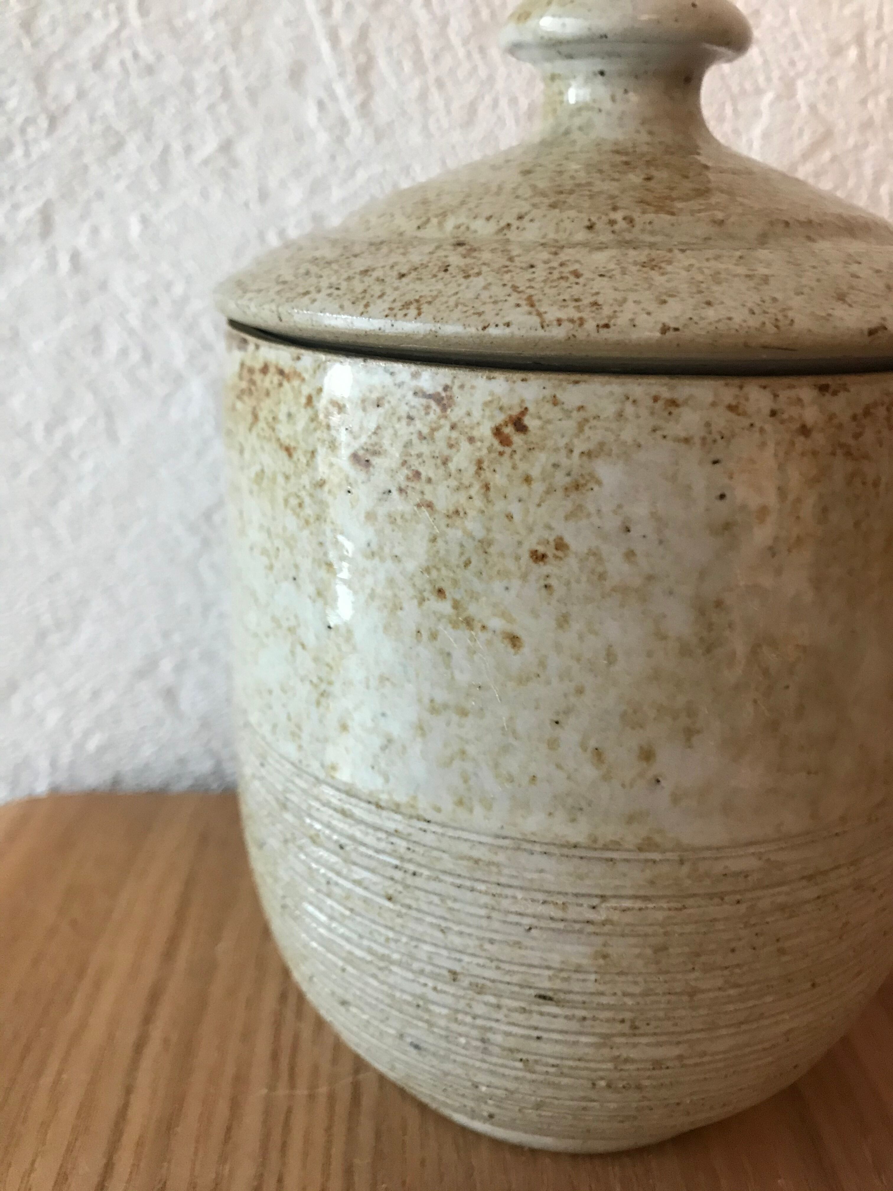 Open jar enamelled sandstone