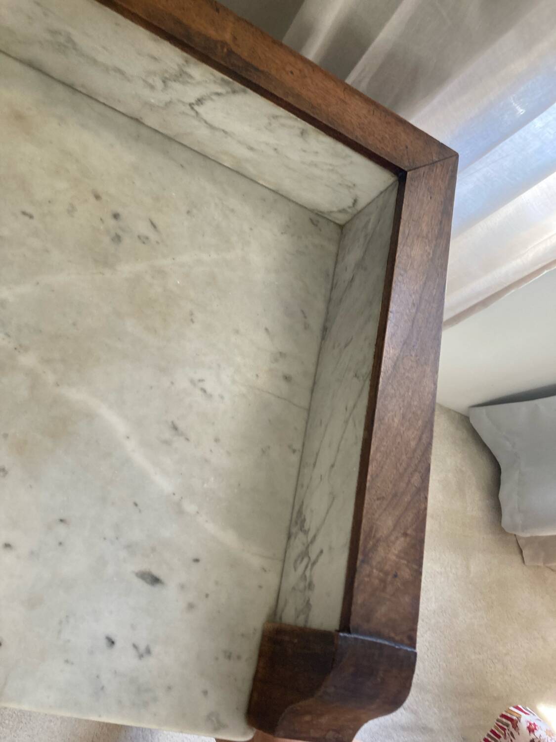 Coiffeuse en bois et marbre