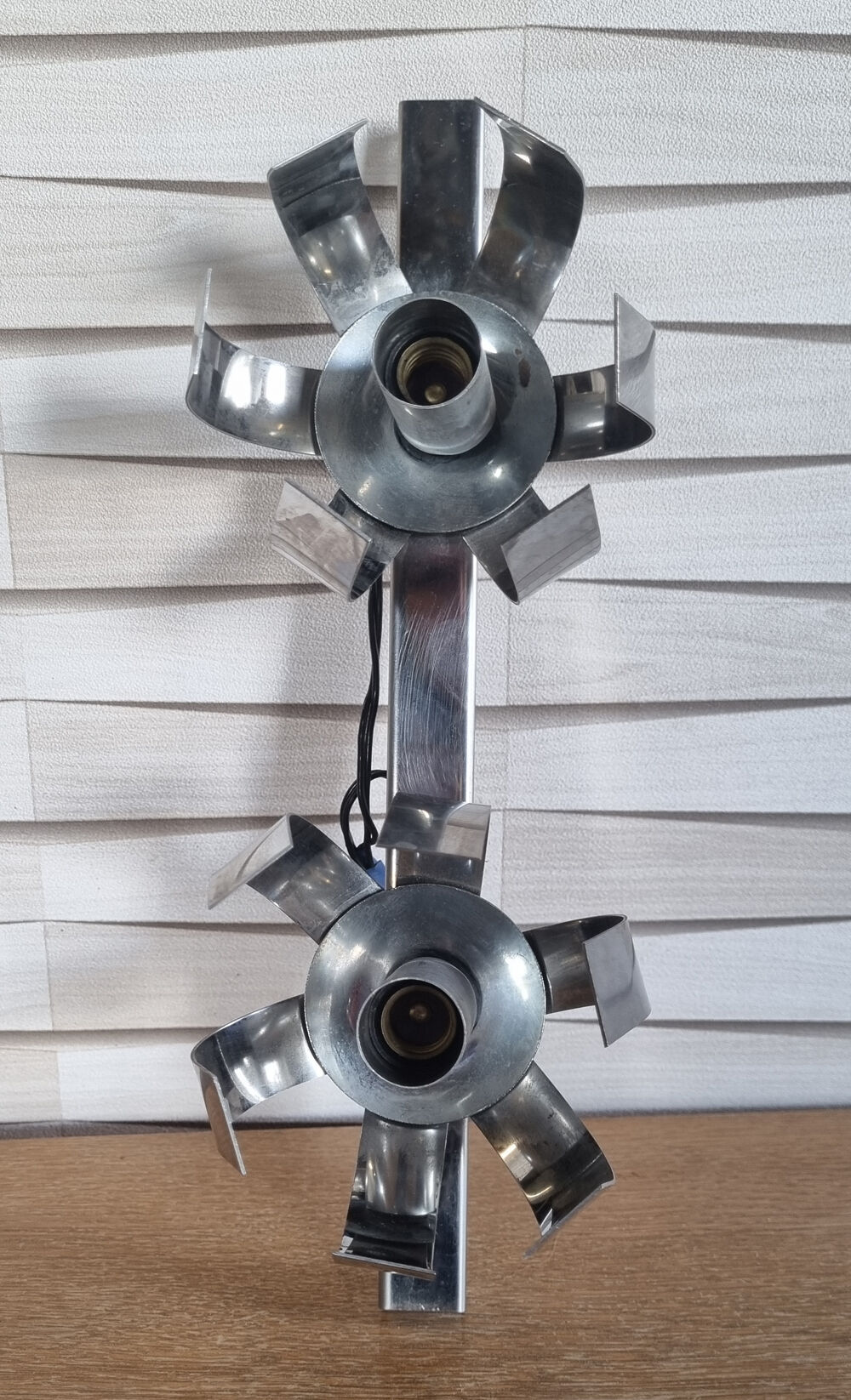 Wall lamp "Fleur de lumière" chromed aluminum 70s