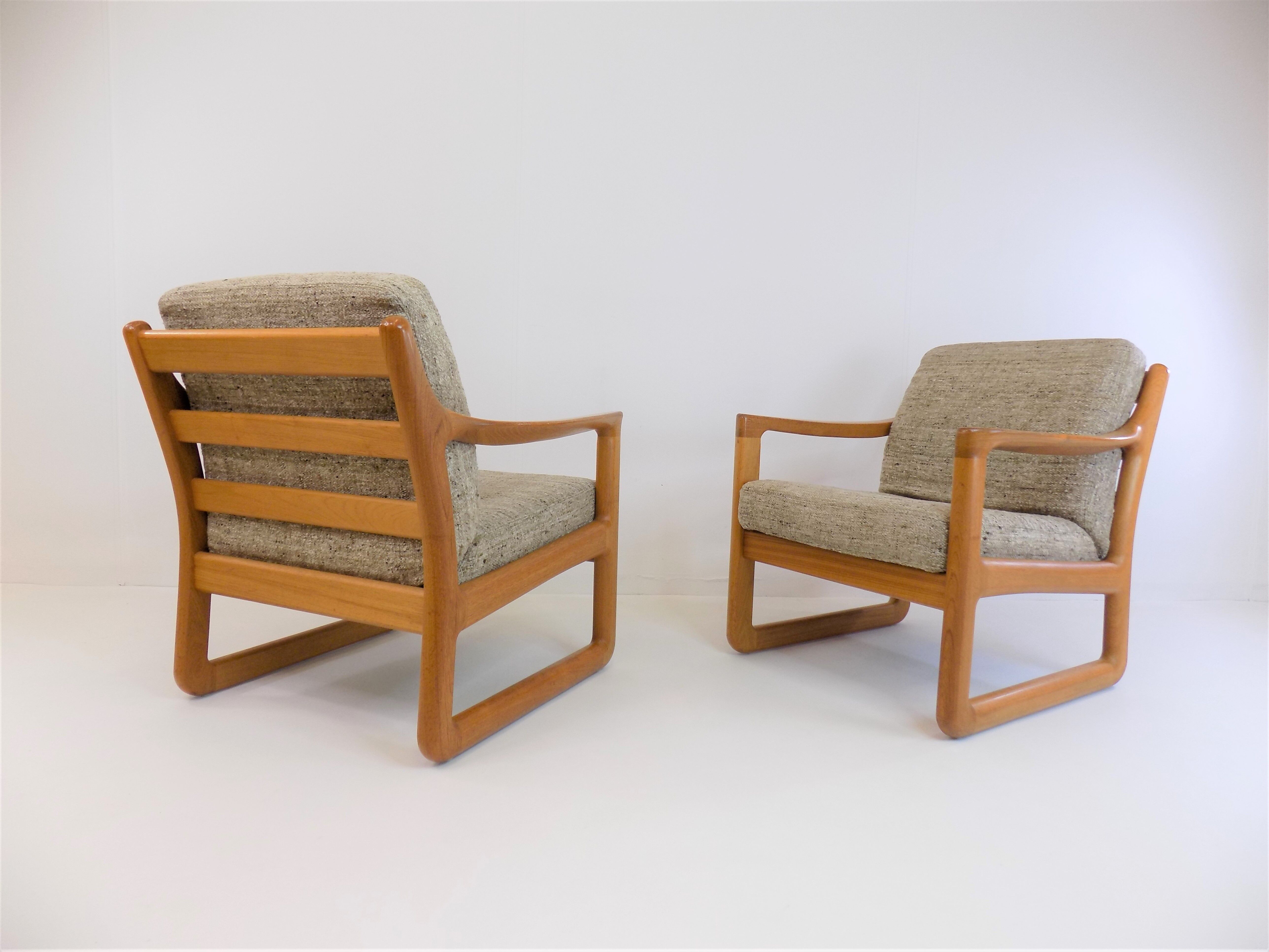 Paire de fauteuils par Johannes Andersen