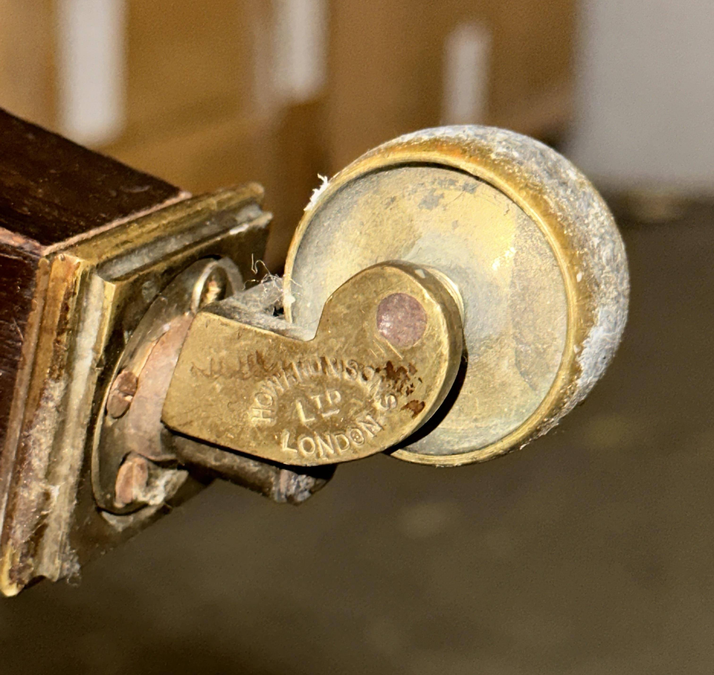 Victorian Howard & Sons 2-3 seater canapé