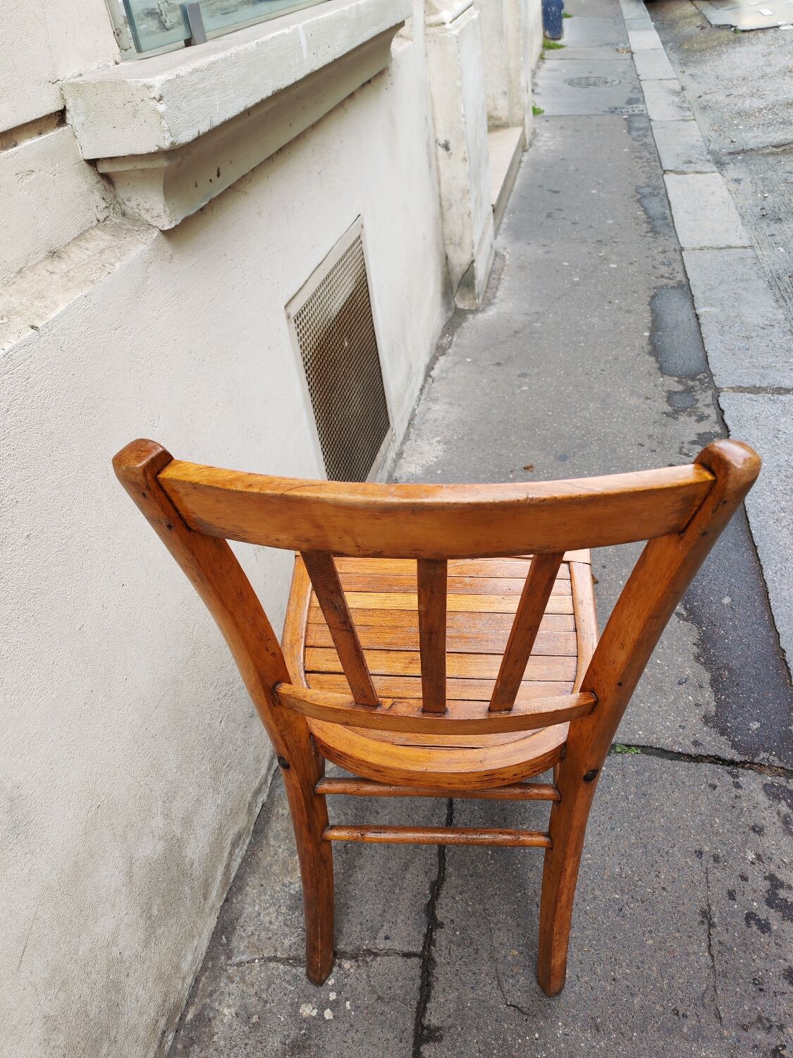 Chaise bistrot en bois vintage